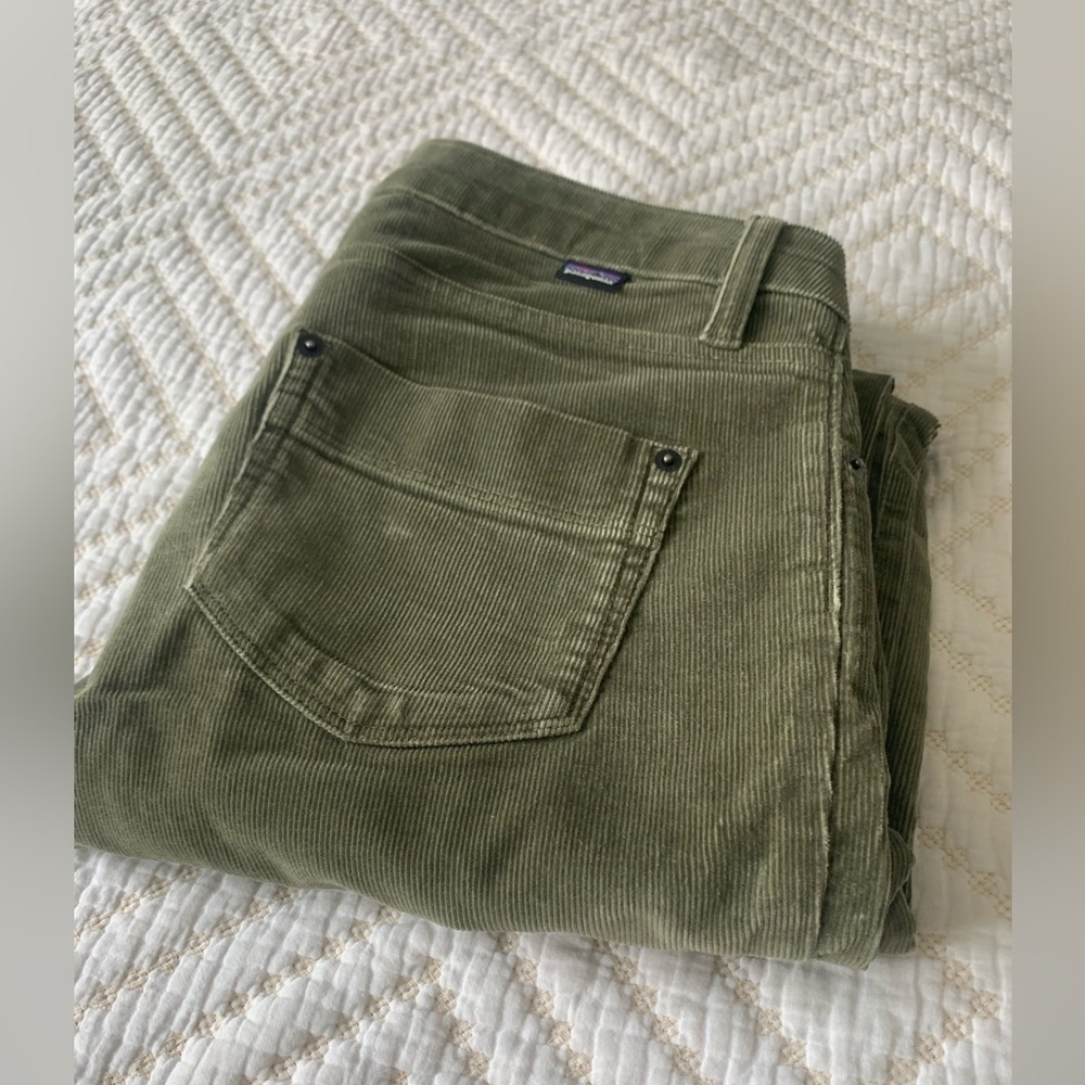 Patagonia green fitted corduroy pants size 28